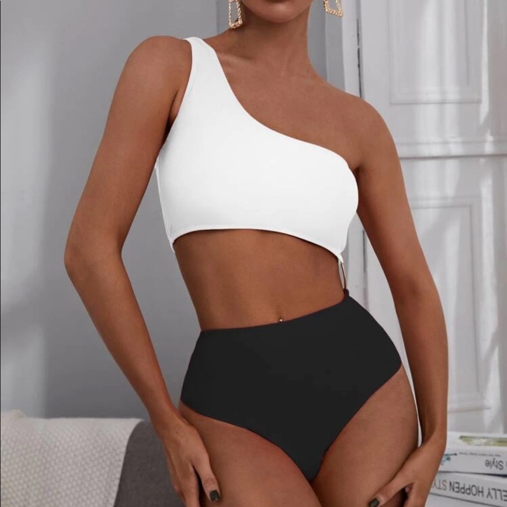 One shoulder, cut out one piece bathing suit